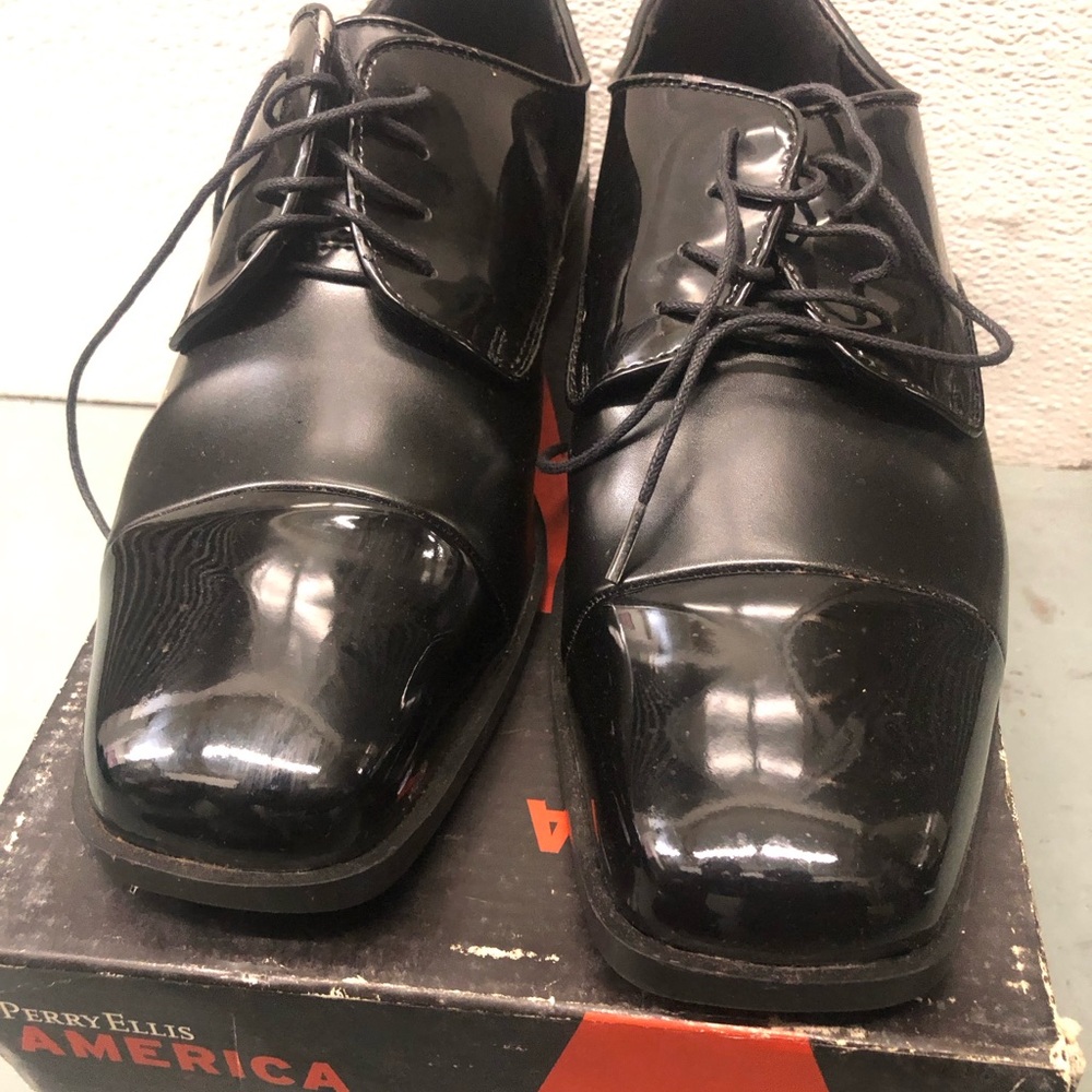 Perry Ellis Black Cap-Toe Lace-Up Oxfords